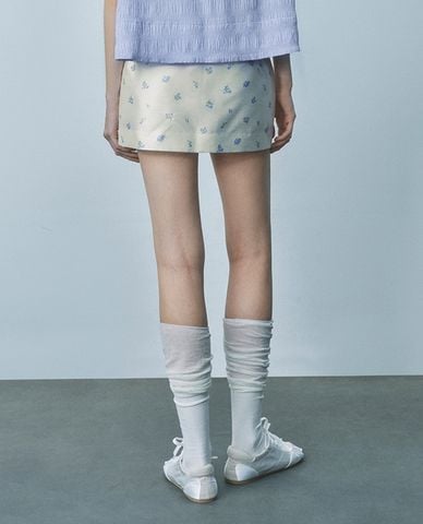  URBAN REVIVO - Chân váy chữ A mini họa tiết hoa nhí 