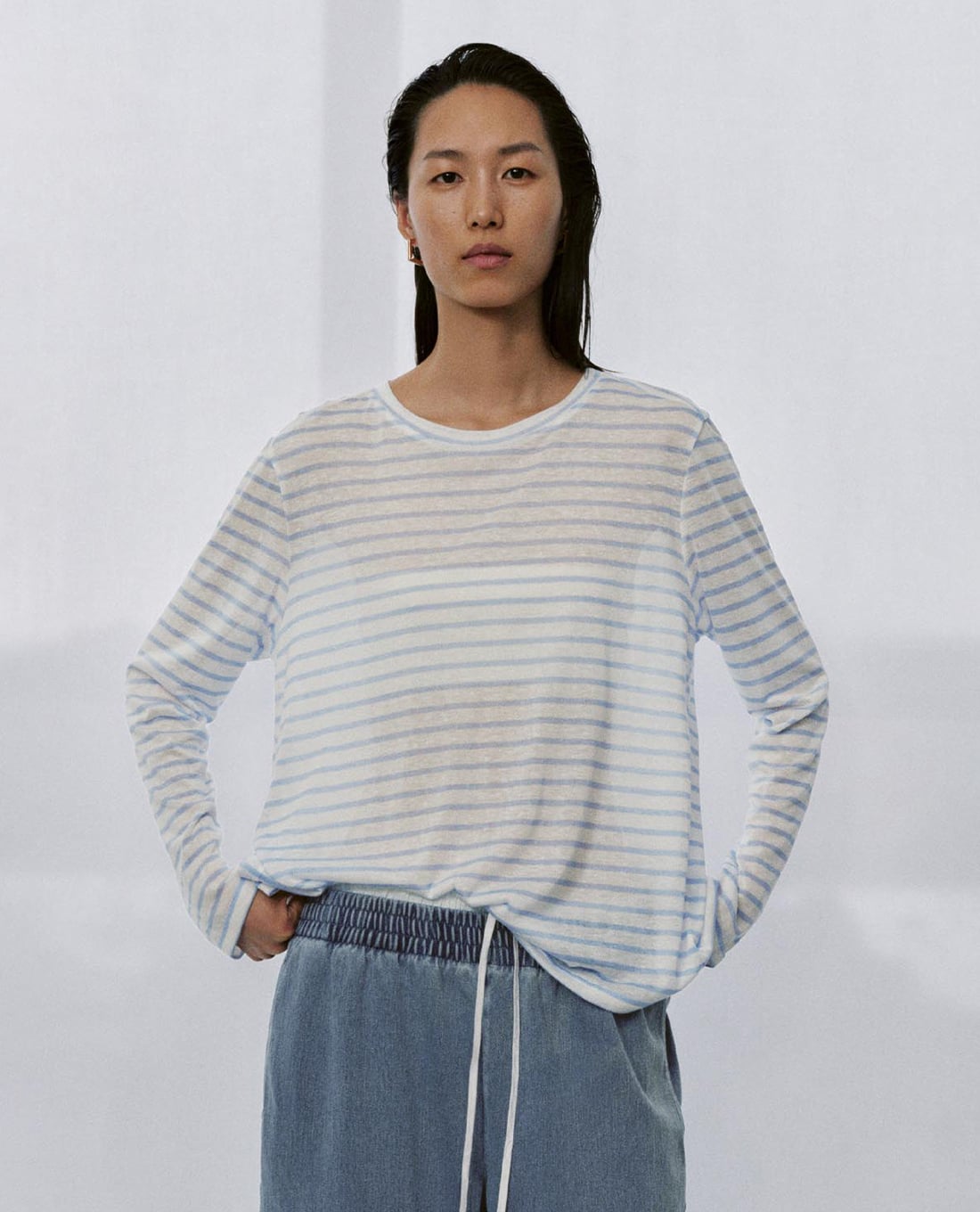 URBAN REVIVO - Áo dệt kim nữ cổ tròn tay dài kẻ sọc