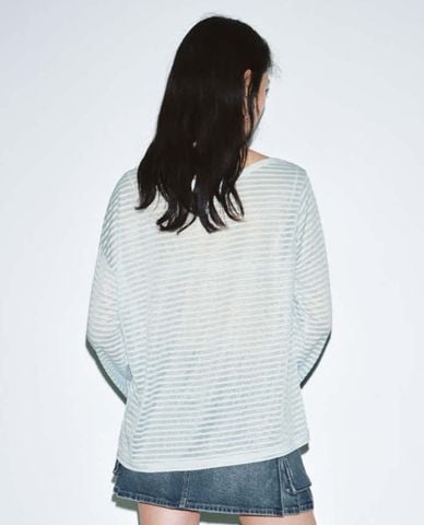  URBAN REVIVO - Áo trễ vai nữ in chữ họa tiết kẻ sọc 