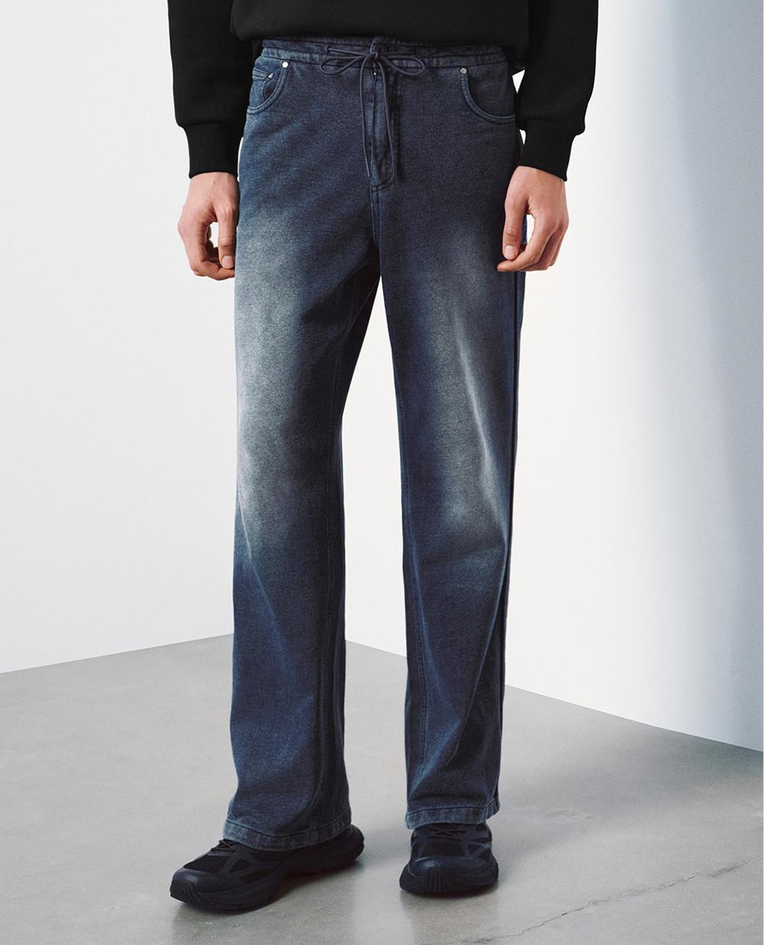 URBAN REVIVO - Quần jeans nam ống đứng wash bạc