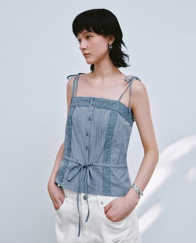  URBAN REVIVO - Áo hai dây nữ viền ren thắt nơ 