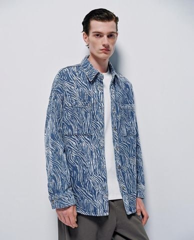  URBAN REVIVO - Áo sơ mi denim nam tay ngắn họa tiết zebra 