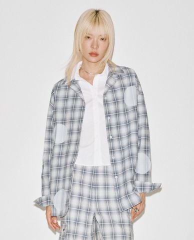  URBAN REVIVO - Áo sơ mi nữ cổ bẻ tay dài kẻ caro 