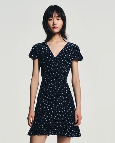  URBAN REVIVO - Đầm mini cổ V họa tiết hoa nhí 