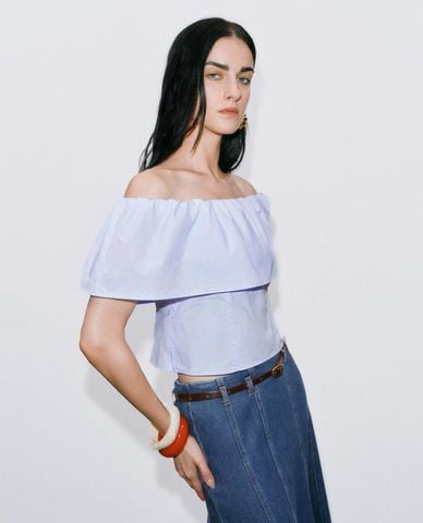  URBAN REVIVO - Áo trễ vai nữ phom croptop phối bèo 