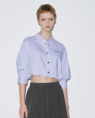  URBAN REVIVO - Áo sơ mi nữ cổ bẻ tay lỡ phom croptop 