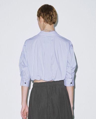  URBAN REVIVO - Áo sơ mi nữ cổ bẻ tay lỡ phom croptop 