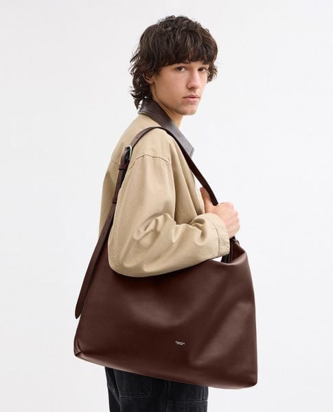 Những thương hiệu túi đeo vai nam nổi bật tại Maison Online