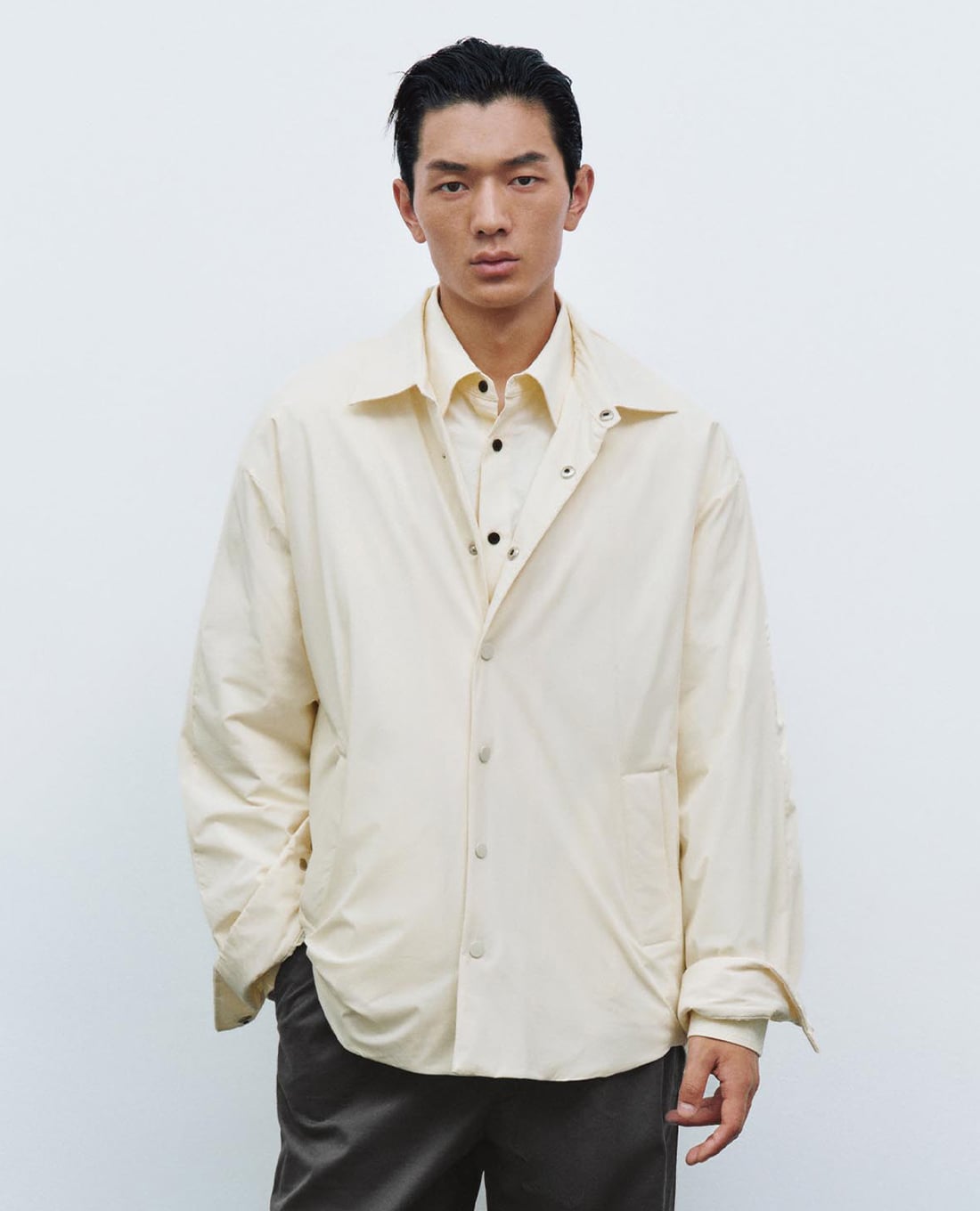 URBAN REVIVO - Áo khoác sơ mi nam cổ bẻ tay dài phom suông