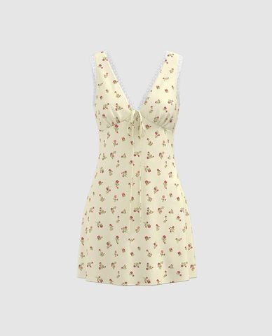  URBAN REVIVO - Đầm hai dây mini phối hoa nhí 