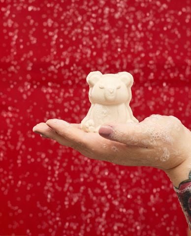  LUSH - Xà phòng tắm Snow Bear 