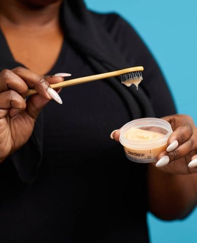  LUSH - Kem đánh răng Soother 