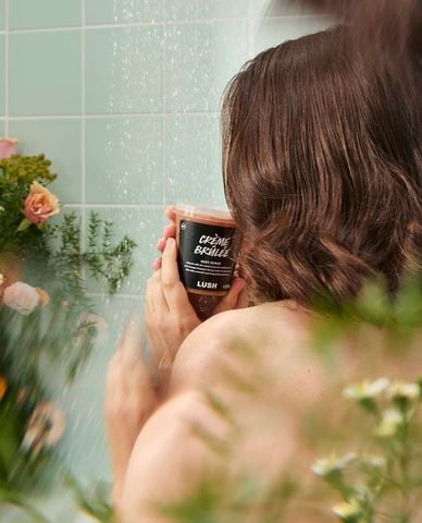  LUSH - Tẩy tế bào chết toàn thân Crème Brûlée 