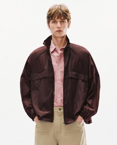  URBAN REVIVO - Áo khoác gió nam cổ trụ tay dài 