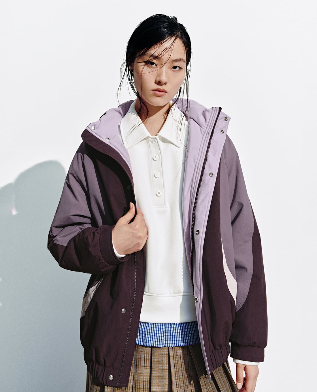 URBAN REVIVO - Áo khoác thể thao nữ cổ bẻ phối khóa zip