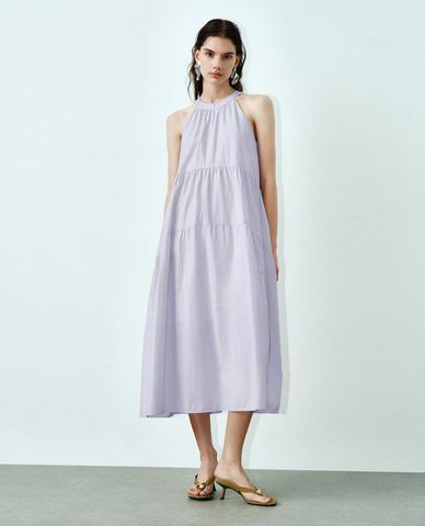  URBAN REVIVO - Đầm sát nách midi cổ yếm xếp tầng 