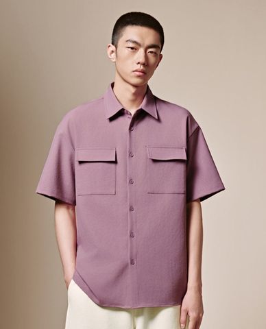  URBAN REVIVO - Áo sơ mi nam cổ bẻ tay ngắn phối túi hộp 