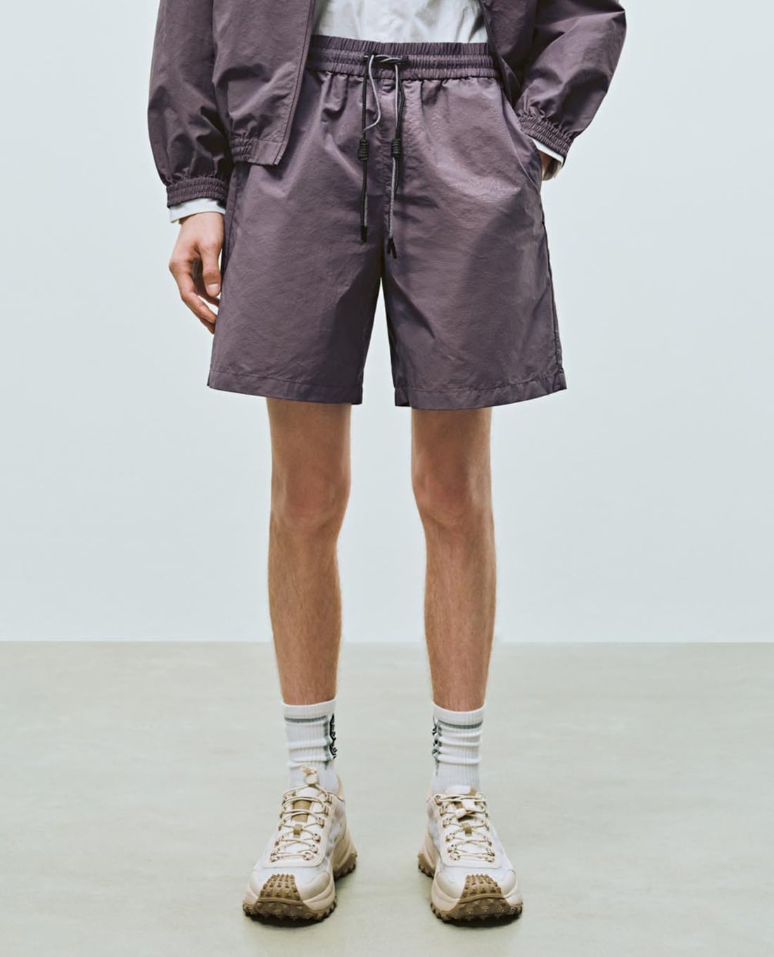 URBAN REVIVO - Quần short nam ống rộng phối dây rút