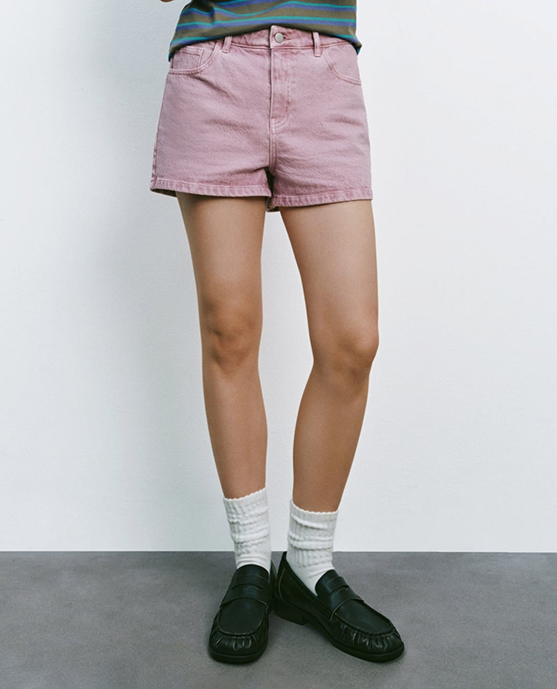 URBAN REVIVO - Quần short jeans nữ cạp cao