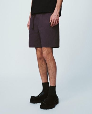  URBAN REVIVO - Quần short nam ống rộng phối dây đai 
