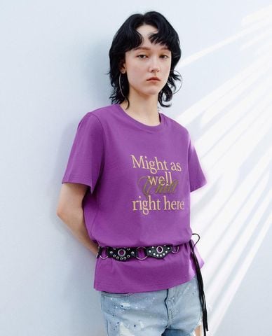  URBAN REVIVO - Áo thun nữ cổ tròn tay ngắn in chữ 