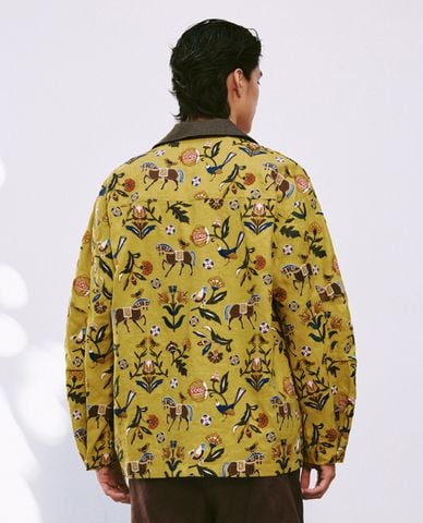  URBAN REVIVO - Áo khoác sơ mi nam cổ bẻ tay dài in hoa 