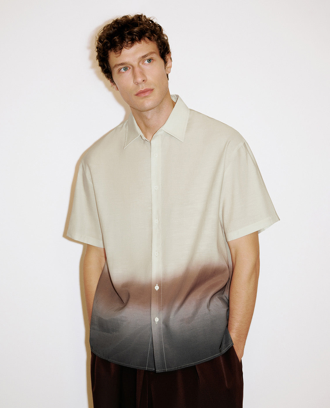 URBAN REVIVO - Áo sơ mi nam cổ bẻ tay ngắn Printed