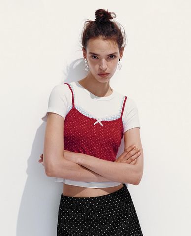  URBAN REVIVO - Áo croptop nữ cổ tròn tay ngắn 2 In 1 