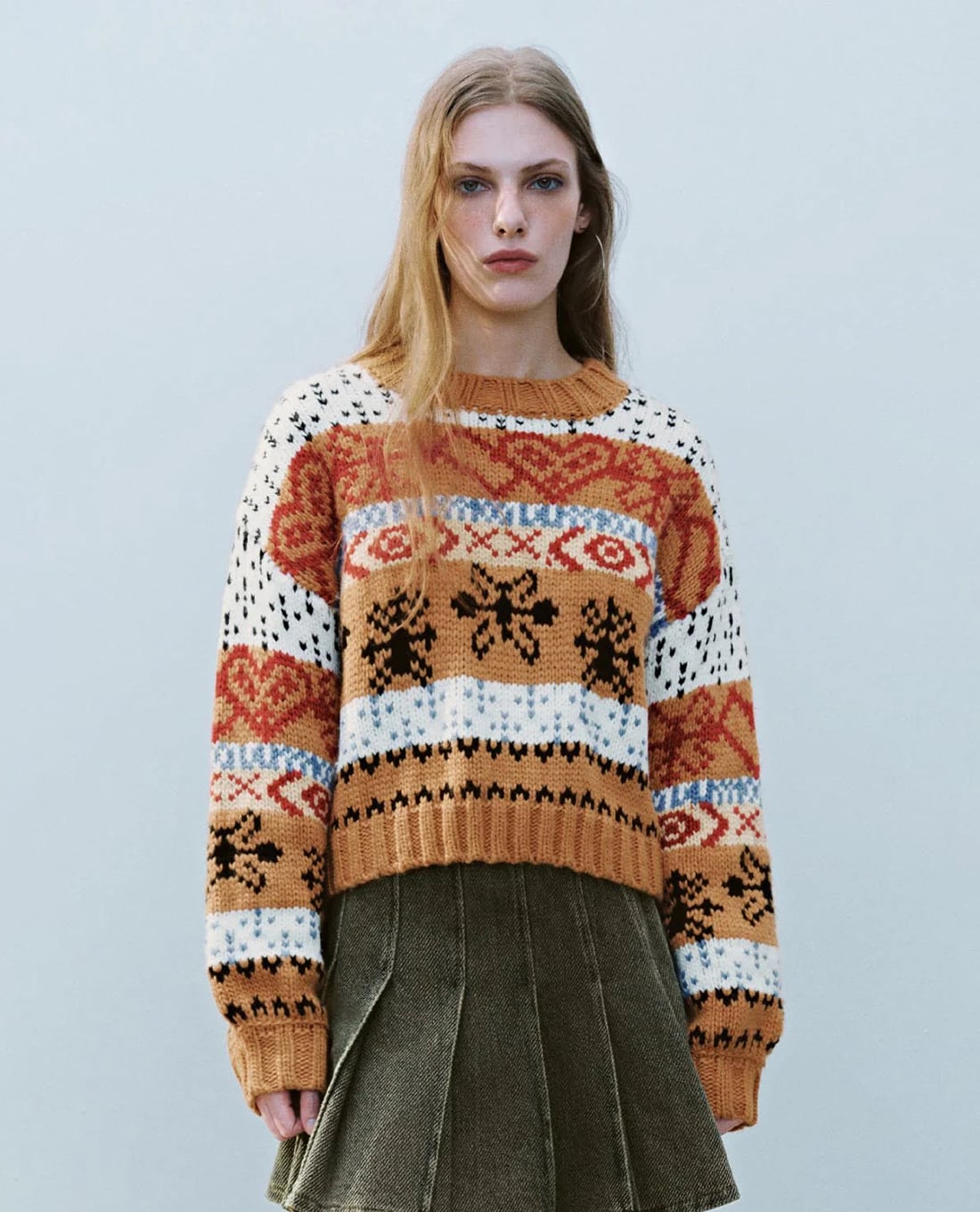 URBAN REVIVO - Áo sweater nữ cổ tròn tay dài phom croptop