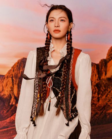  URBAN REVIVO - Áo khoác gilet nữ dệt kim tua rua 