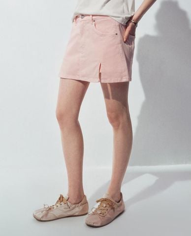  URBAN REVIVO - Quần shorts jeans nữ giả váy xẻ tà 