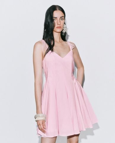  URBAN REVIVO - Đầm hai dây mini cổ V dáng xoè 