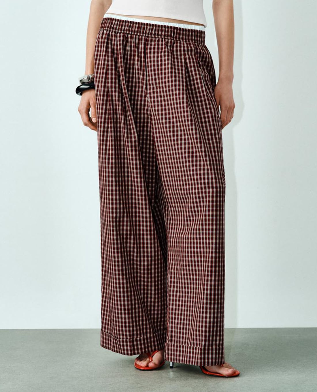 URBAN REVIVO - Quần nữ ống rộng lưng thun kẻ sọc