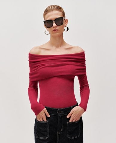  URBAN REVIVO - Áo dệt kim nữ trễ vai tay dài xếp li 