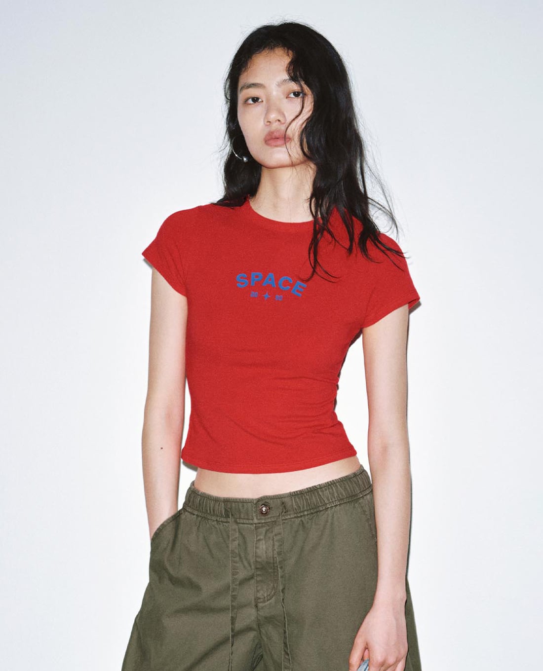 URBAN REVIVO - Áo thun nữ cổ tròn tay ngắn phom ôm