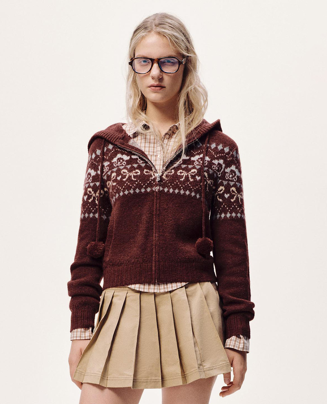 URBAN REVIVO - Áo khoác dệt kim nữ phối mũ họa tiết nordic