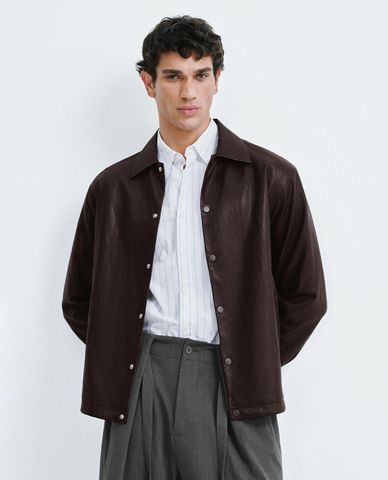  URBAN REVIVO - Áo khoác da nam cổ bẻ tay dài phối nút 