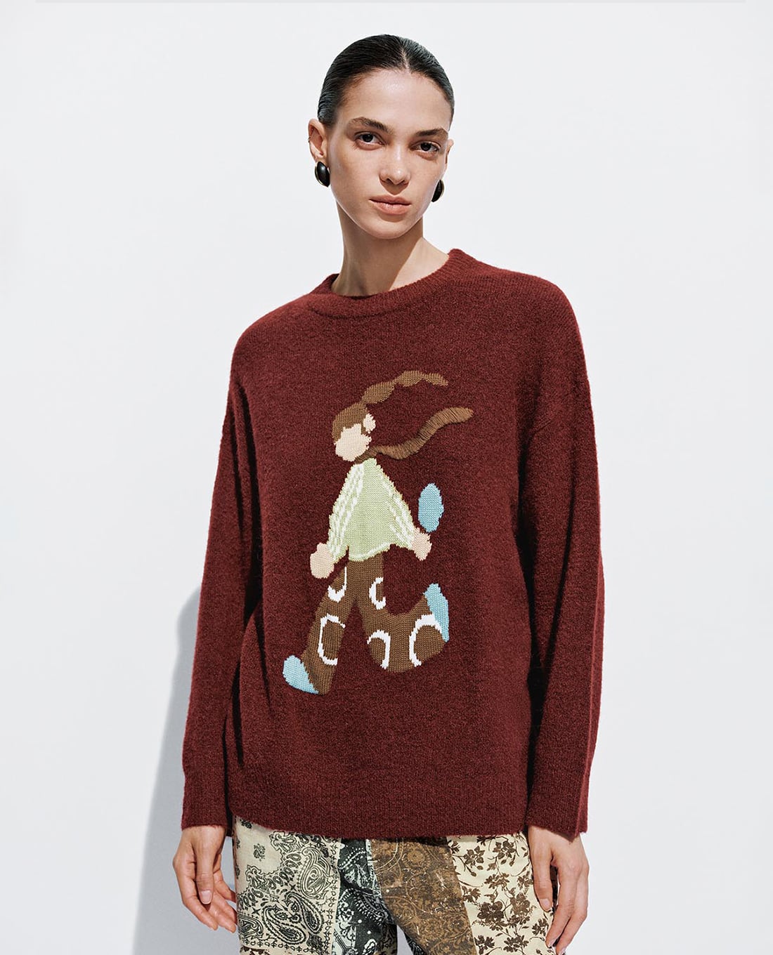 URBAN REVIVO - Áo dệt kim nữ cổ tròn tay dài phối họa tiết