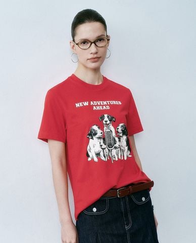  URBAN REVIVO - Áo thun nữ cổ tròn tay ngắn in họa tiết 