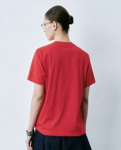  URBAN REVIVO - Áo thun nữ cổ tròn tay ngắn in họa tiết 