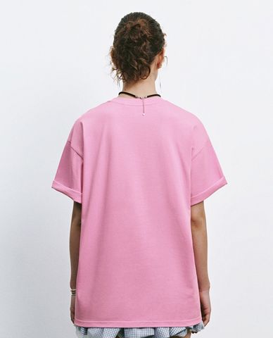  URBAN REVIVO - Áo thun nữ cổ tròn tay ngắn in họa tiết 