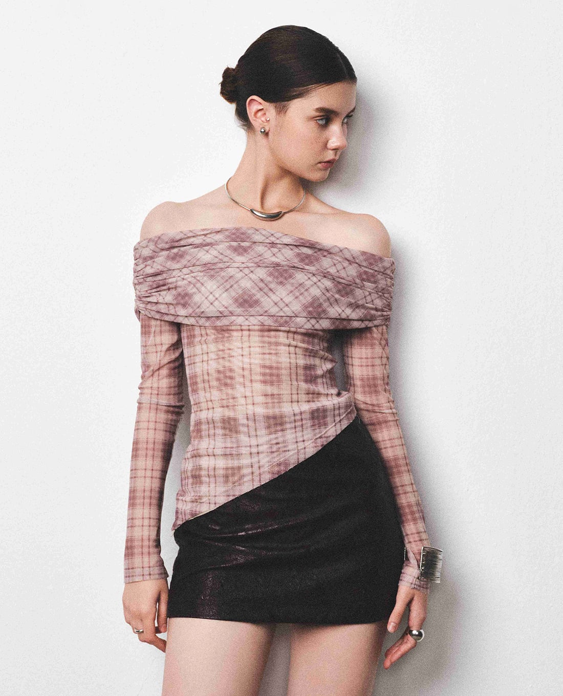 DEZUS - Áo trễ vai nữ tay dài phom ôm kẻ sọc Erise