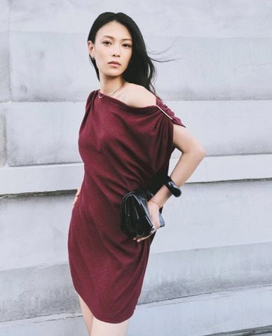  DEZUS - Đầm mini lệch vai dáng suông Maris 