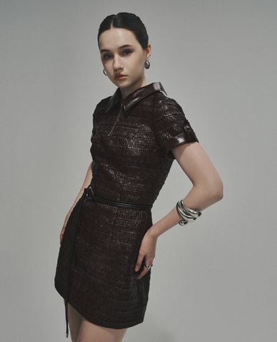  DEZUS - Đầm mini da cổ bẻ dập vân phối đai eo Finny 