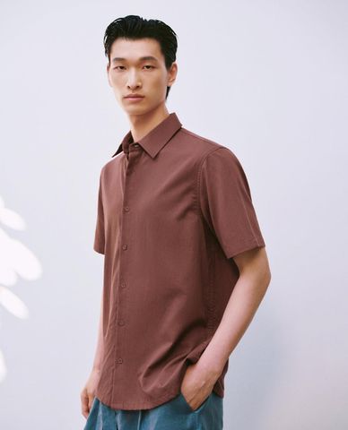  URBAN REVIVO - Áo sơ mi nam cổ bẻ tay ngắn hiện đại 