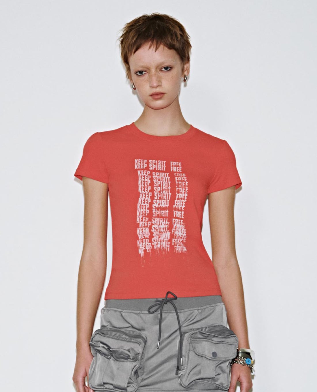 URBAN REVIVO - Áo thun nữ cổ tròn tay ngắn phom ôm