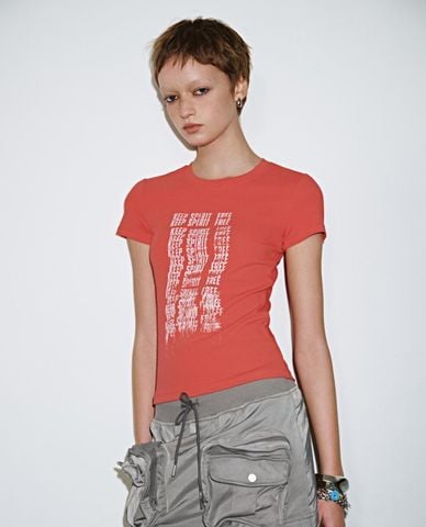  URBAN REVIVO - Áo thun nữ cổ tròn tay ngắn phom ôm 