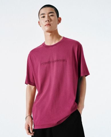  URBAN REVIVO - Áo thun nam cổ tròn tay ngắn thêu họa tiết 