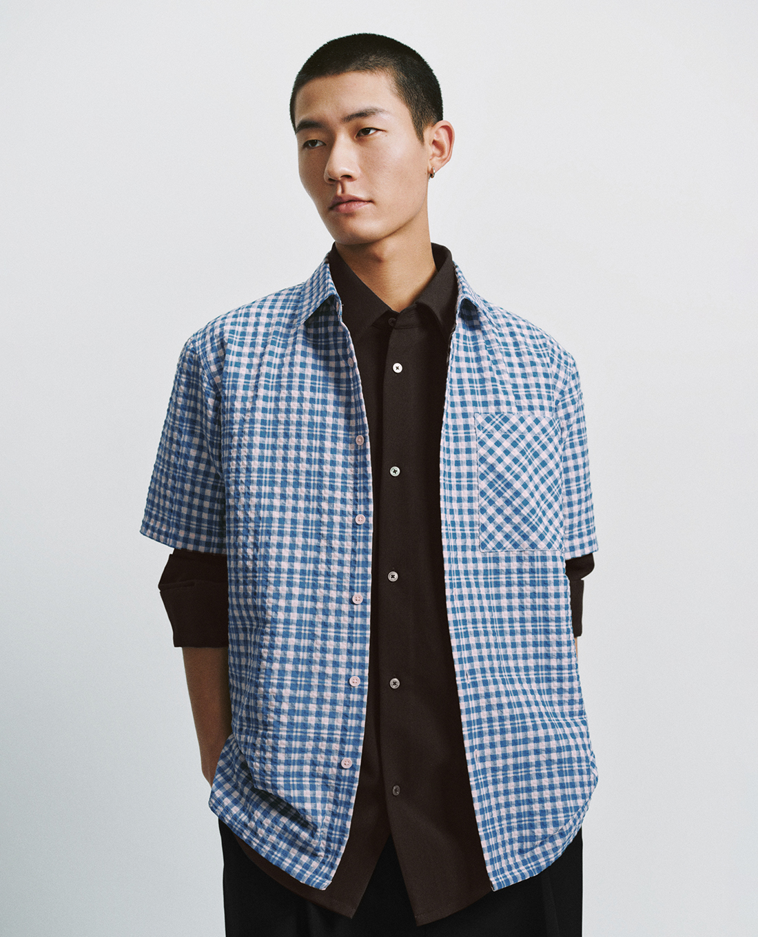 URBAN REVIVO - Áo sơ mi nam cổ bẻ tay ngắn sọc caro