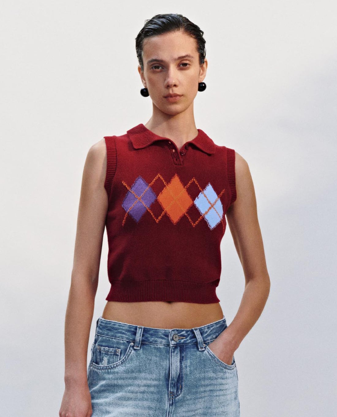 URBAN REVIVO - Áo sát nách nữ dệt kim cổ bẻ phom croptop